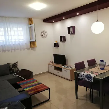 Viktorija Apartment *